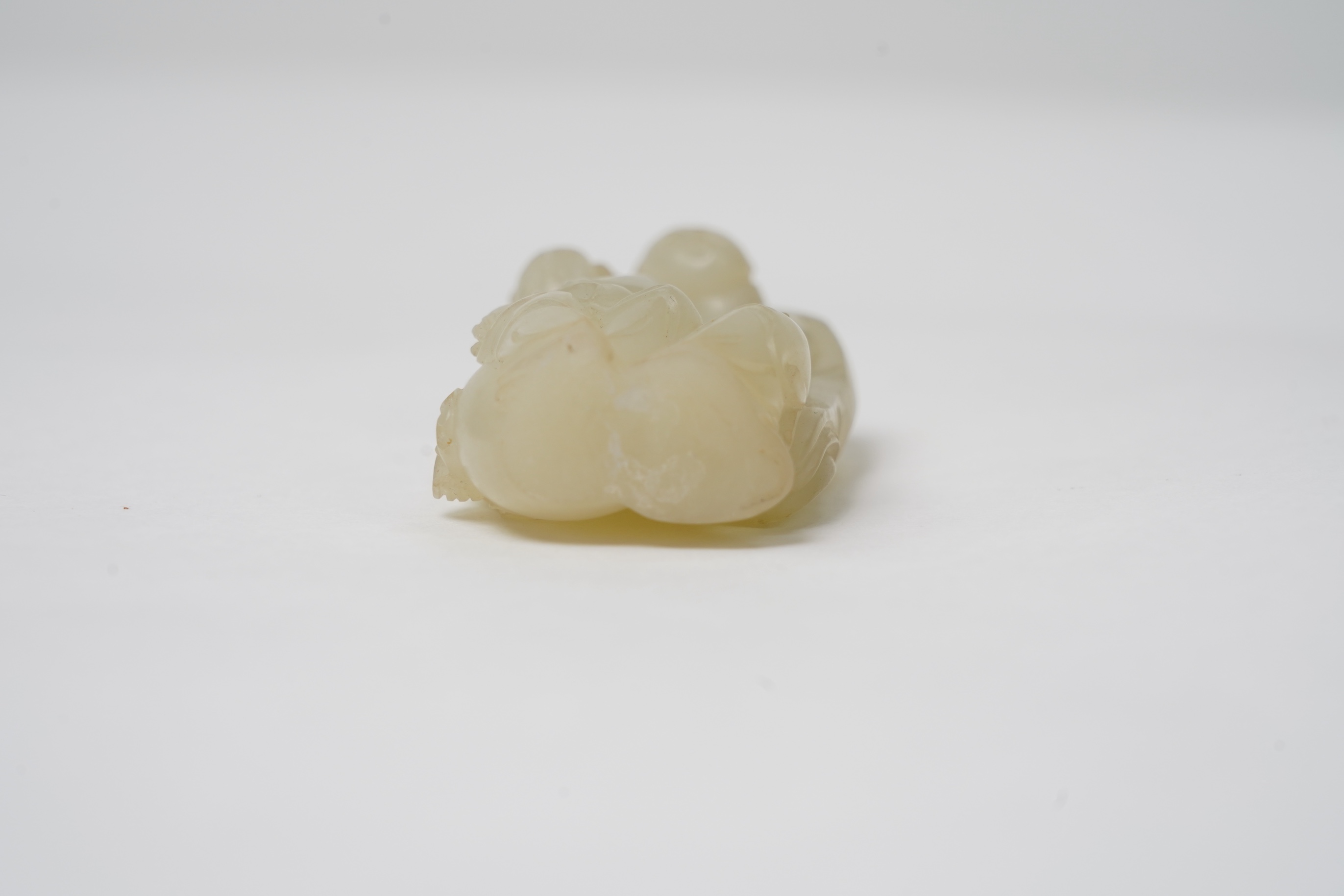 A Chinese simulated jade group of two sisters, 8.5cm